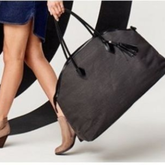 DSW Handbags - DSW Large Gray Zip Top Tote Weekender Carry on NEW